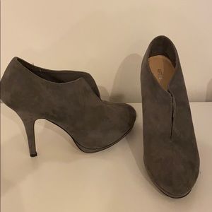 Gray heels